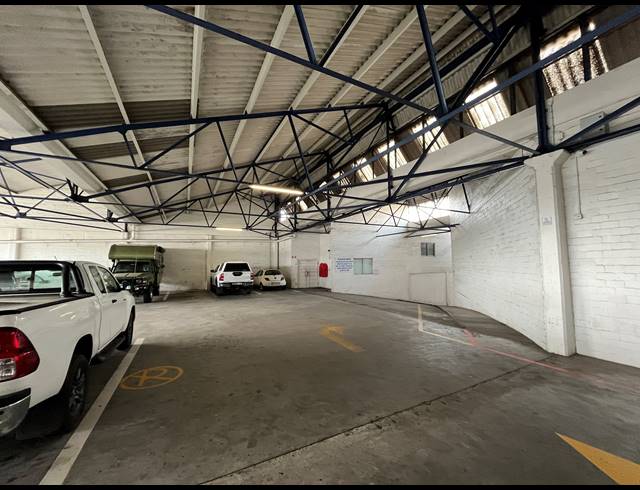 650M² WAREHOUSE TO LET IN PAARDEN EILAND